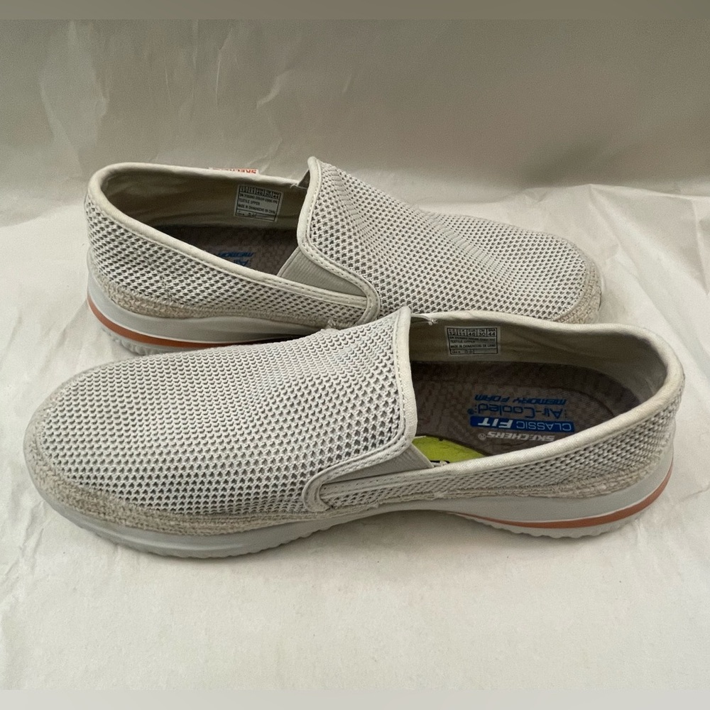 Skechers Men's Size 12 Slip-on Shoe with Goga Mat Technology.  Pre-owned.